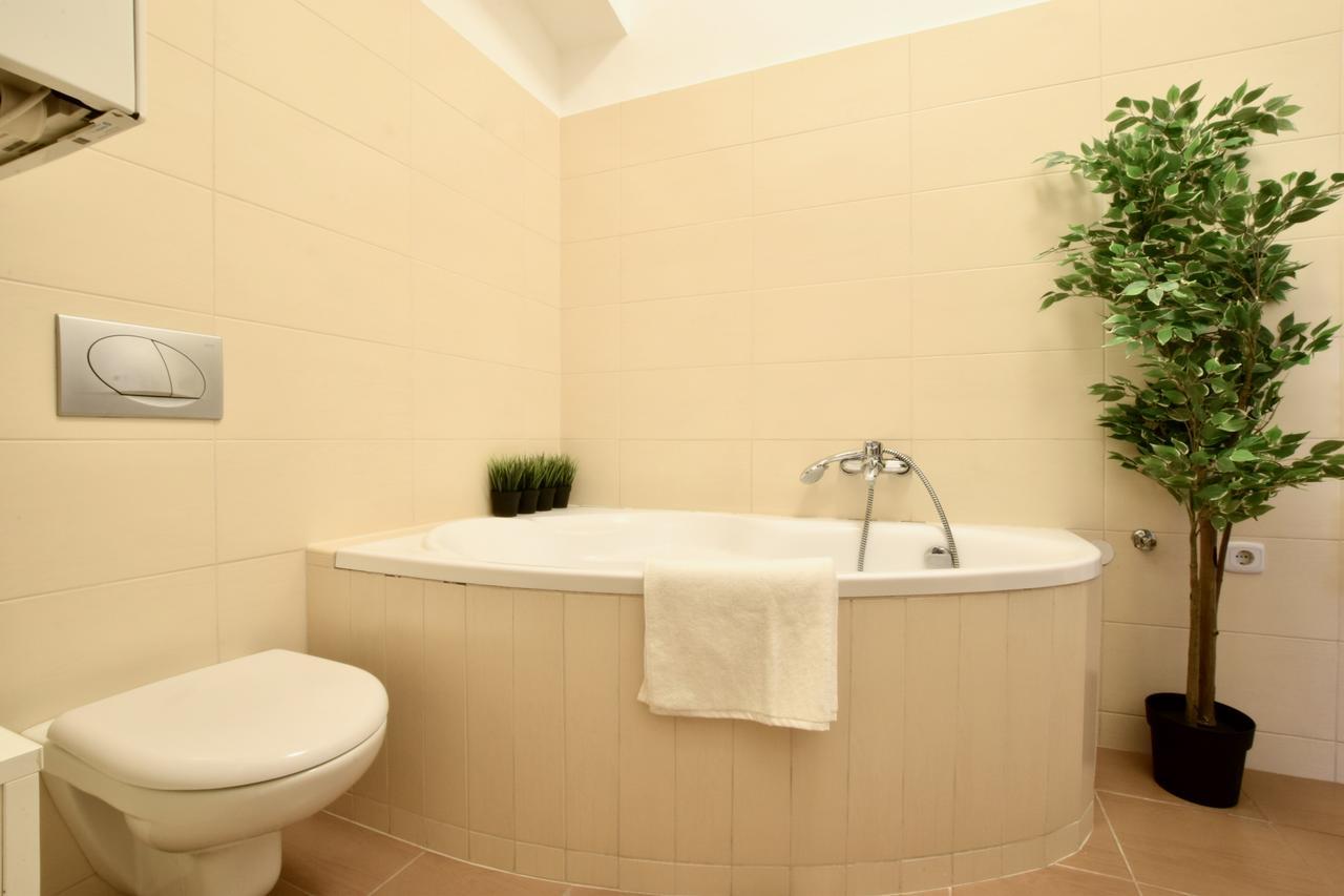 Standard Apartment By Hi5 - Dessewffy 39 Budapest Bagian luar foto