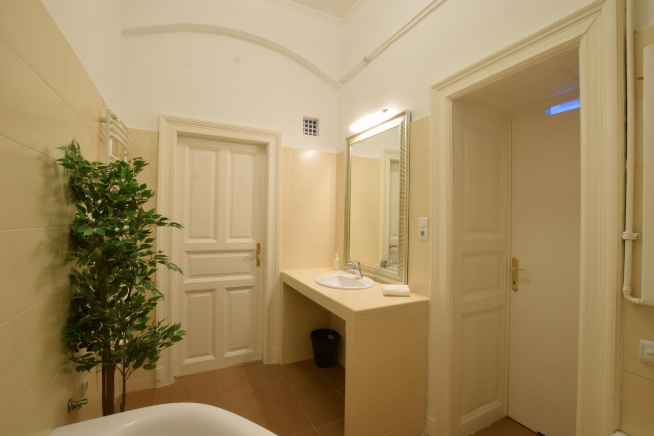 Standard Apartment By Hi5 - Dessewffy 39 Budapest Bagian luar foto