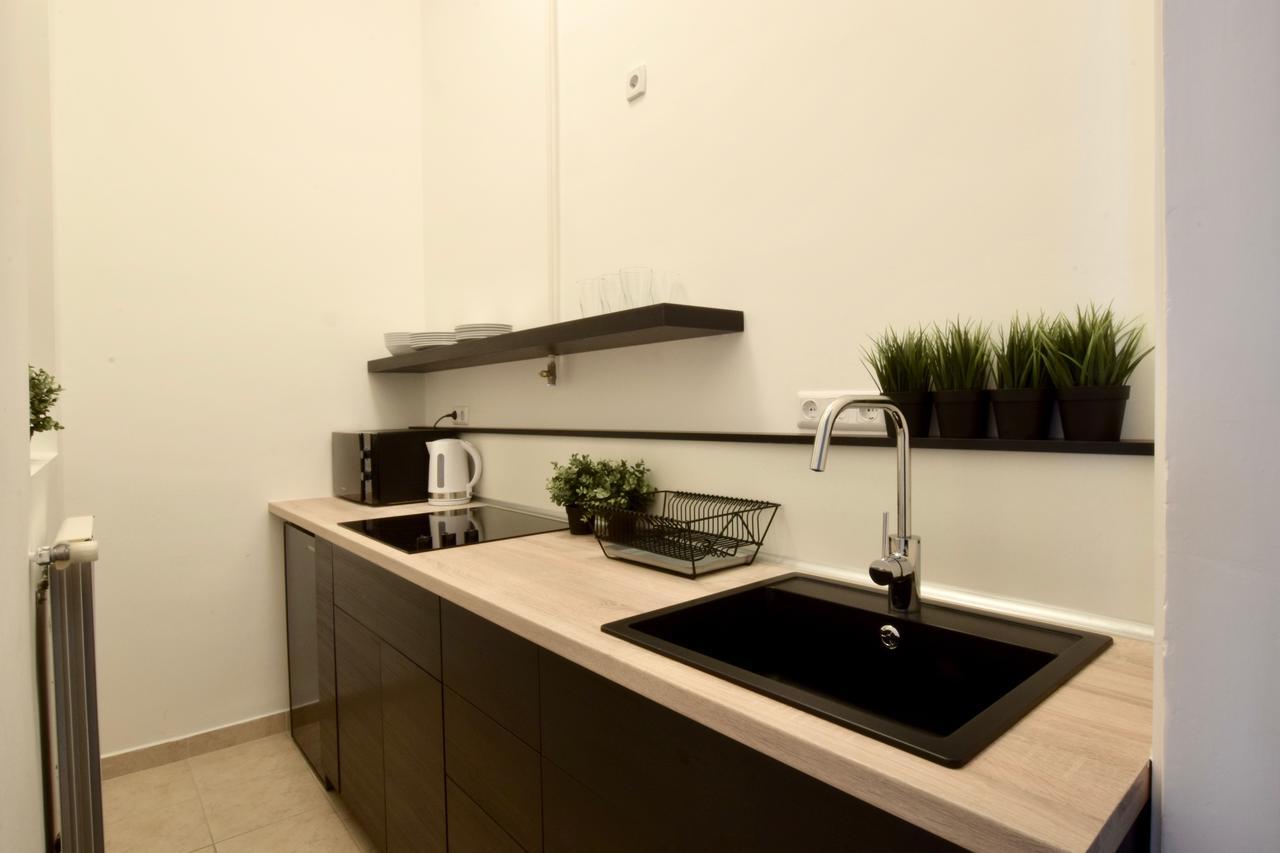 Standard Apartment By Hi5 - Dessewffy 39 Budapest Bagian luar foto